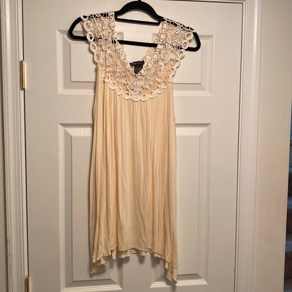 Simply Irresistible Tops - Brand New Simply Irresistible Cream with Lace Tank Top…size 2X